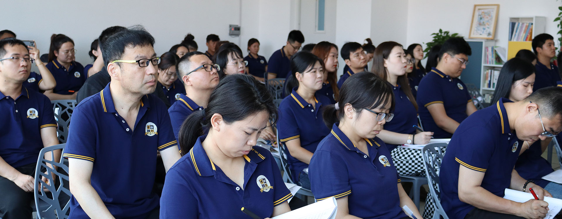 老光棍操胖女人屄